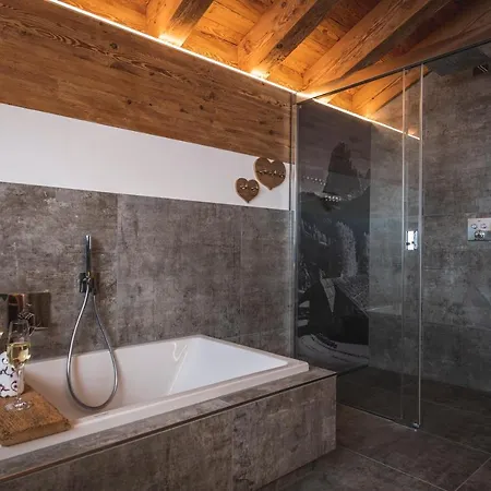 Steinbock Mit Ueppigem Genusskorb Fuer Zwei *