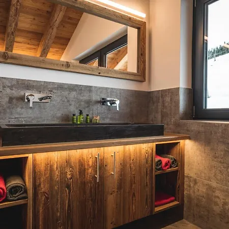 Steinbock Mit Ueppigem Genusskorb Fuer Zwei * יונגהולץ