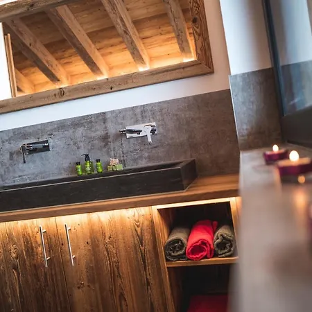 Steinbock Mit Ueppigem Genusskorb Fuer Zwei